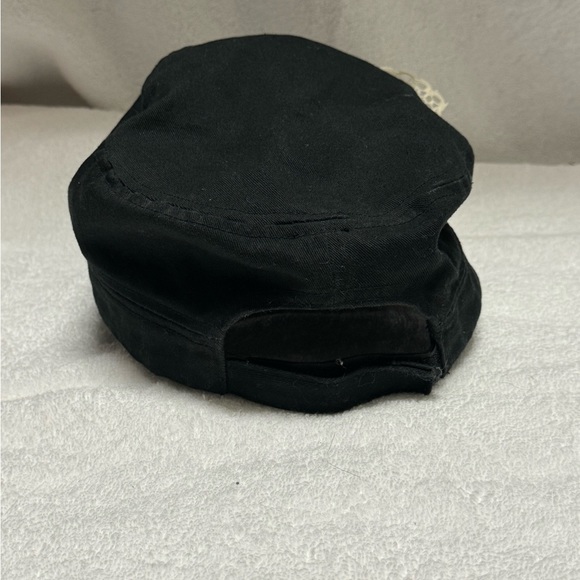 EUC Women’s Black cap with decoration - Picture 5 of 6